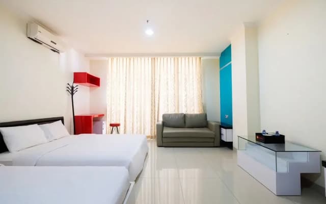 Family Studio Room at Ancol Mansion Apartment By Travelio - photo 5