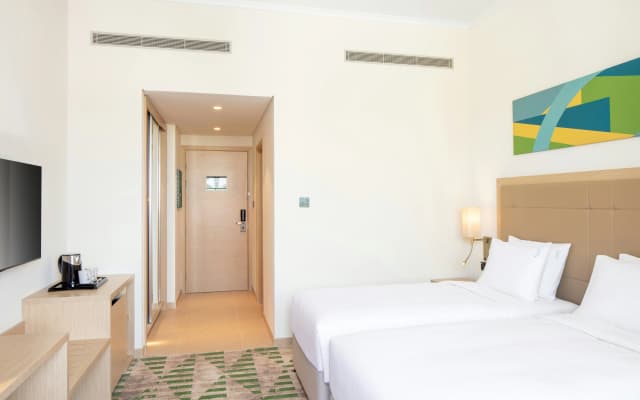 Holiday Inn Hotel & Suites Dubai Science Park by IHG - photo 2