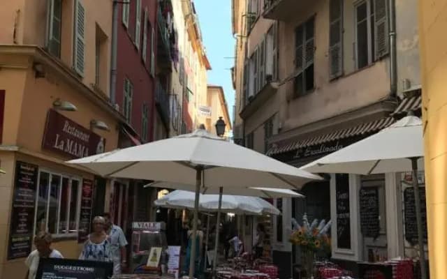 Coeur Vieux Nice Joli traversant - photo 4
