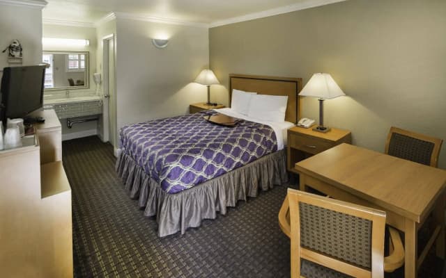 SOMA Park Inn – Civic Center - photo 2