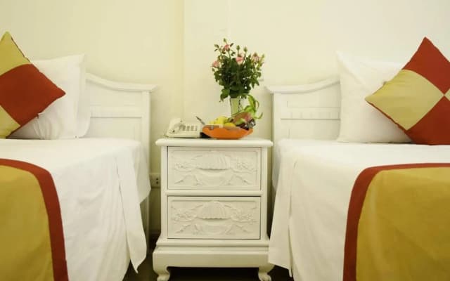 Blue Moon Hotel - photo 2