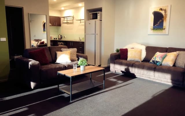Port Melbourne Beach Front Apartment - photo 3