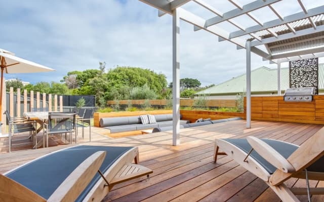 The Deck on Donalda - photo 3