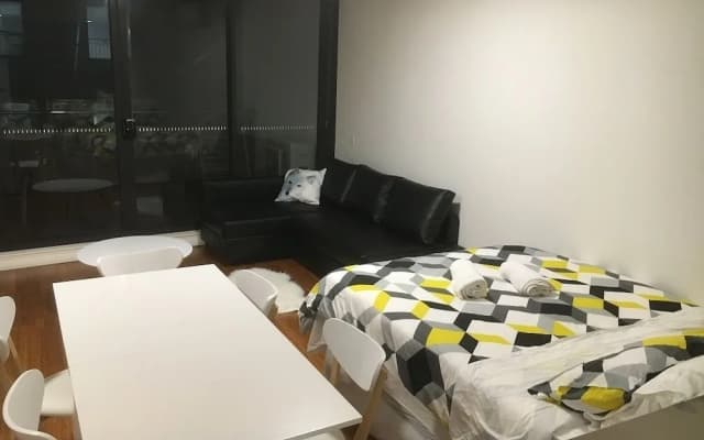 CBD Apartment in Perfect Location - photo 4