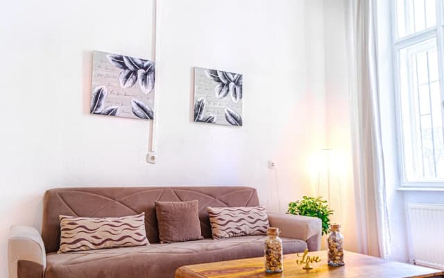 Chic Apartment Near Downtown - photo 4