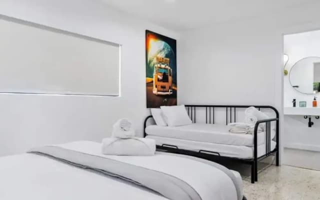 Sleek Modern Miami Getaway With Pool Oasis - photo 3