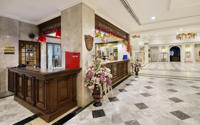 Royal Rattanakosin Hotel - photo 2