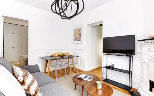Chic 1BR by Eiffel Tower & Champ de Mars - photo 5