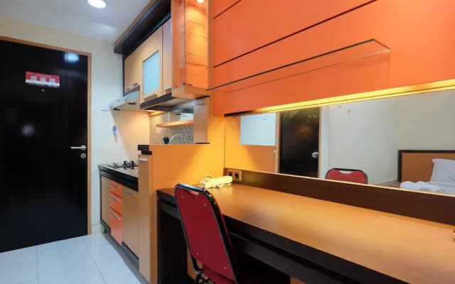 Homey and Nice Studio at Tamansari Sudirman Apartment - photo 5