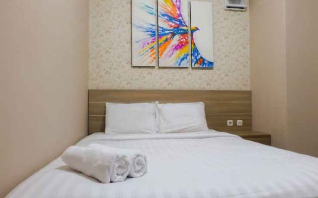 Cozy 2BR Green Pramuka Apartment By Travelio - photo 3
