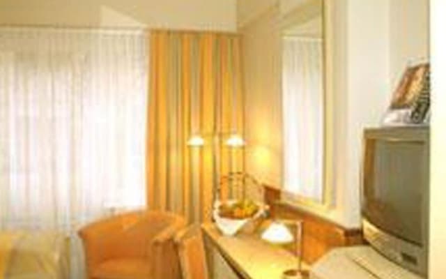 Best Western Berlin Kurfrstendamm - photo 4