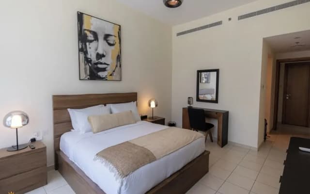 Large Modern 1-Bedroom in Bay Square 9 - photo 3