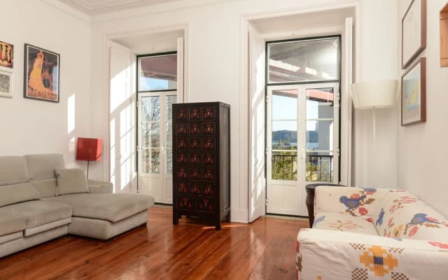 Bright Apartment with River View - photo 2