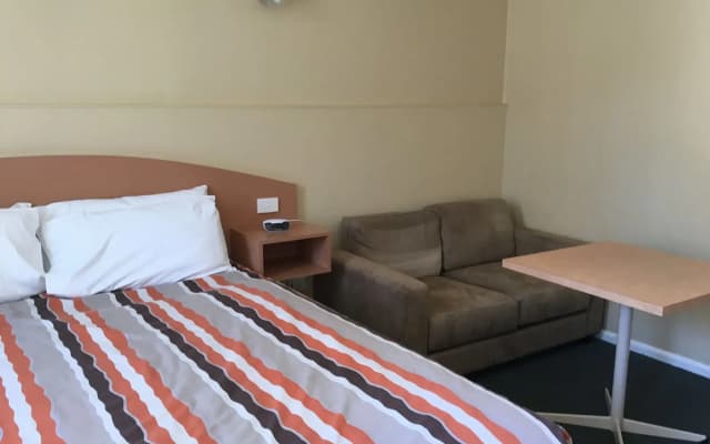 Parkville Motel - photo 3