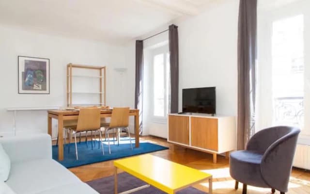 Marais - Place des Vosges Apartment - photo 5