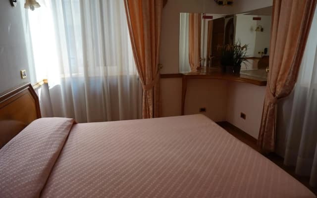 Green Hotel - photo 4