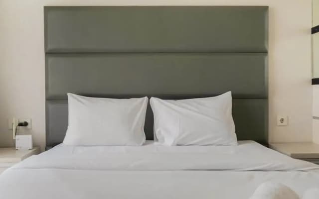 Convenient Studio Mangga Dua Apartment - photo 4