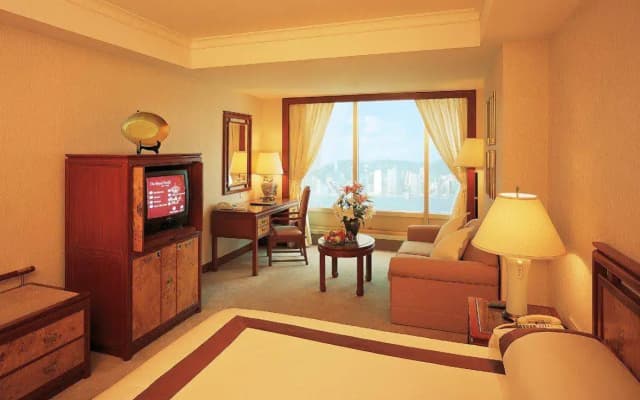The Royal Pacific Hotel & Towers - photo 4