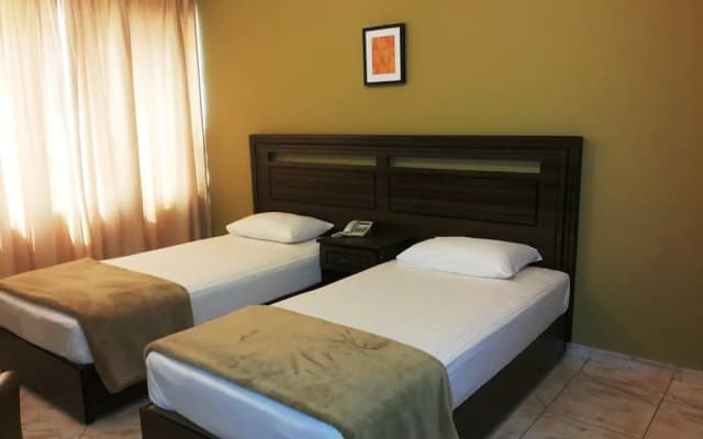 Al Amwaj Hotel - photo 2