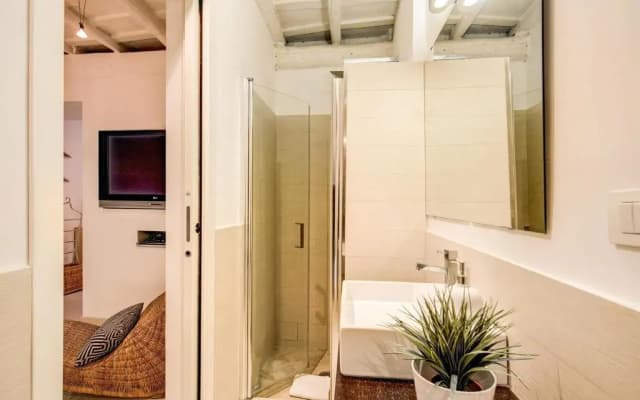 YH Jacuzzi Suite - photo 4