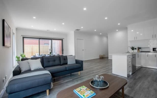 Comfy And Warm Home In Point Cook - photo 5