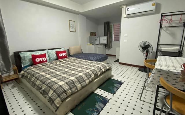 OYO 75396 Look Shine Apartment - photo 2