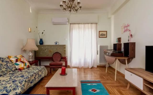 Iphigenia 2 bedroom retro downtown apartment - photo 4