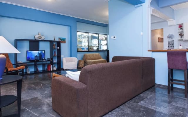 Classic Koukaki Living 2 Bd with Balcony - photo 2