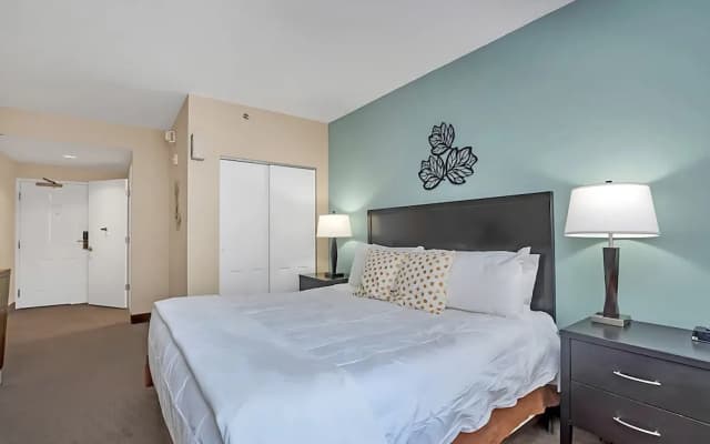 King Bedroom Suite w Outdoor Pool Hot Tub Arcade - photo 4