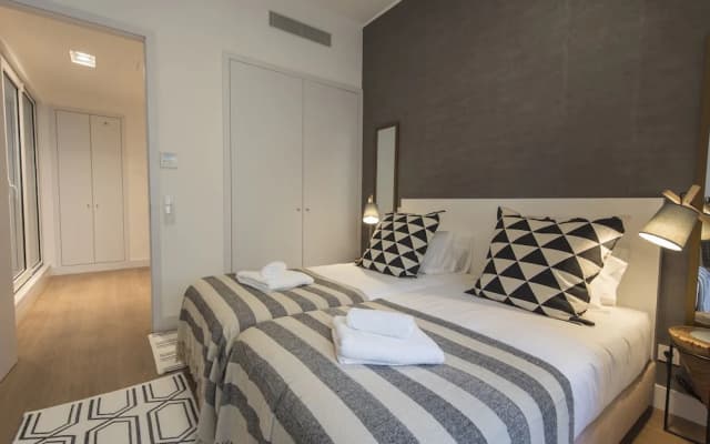 High Ceiling Duplex Apt Cais do Sodre - photo 3
