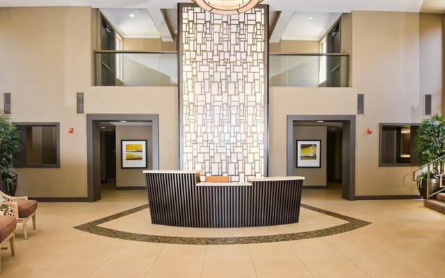 Global Luxury Suites at Lincoln Blvd - photo 2