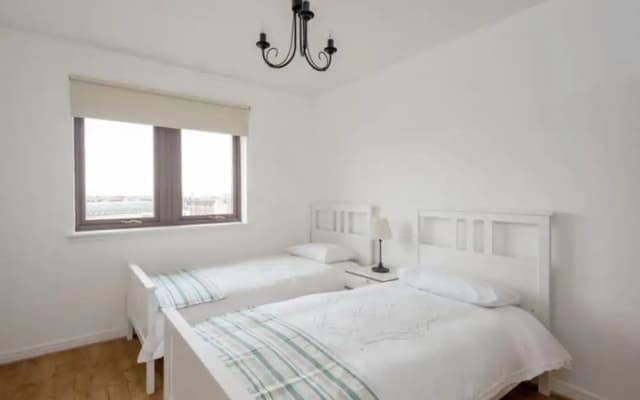 Spacious Flat In Stockbridge - photo 3