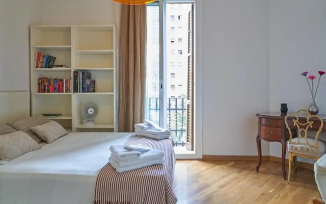 Spacious & comfortable flat in centric Eixample - photo 4
