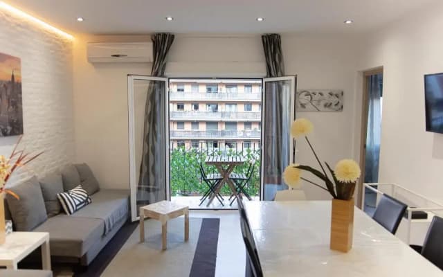 Sagrada Familia Apartment - photo 2