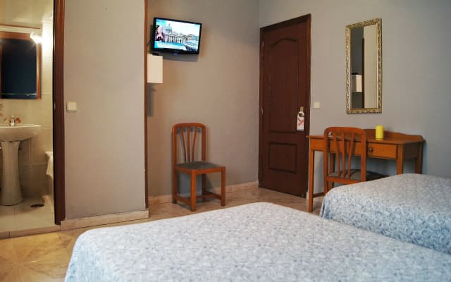 Hostal Fuencarral Kryse - photo 5