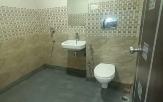 Hotel Royal Inn - photo 4