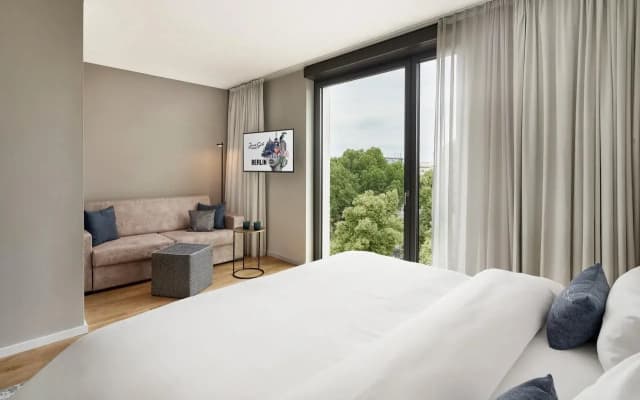 June Six Hotel Berlin City West - photo 5