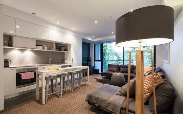 ZACH, 1BDR St.Kilda Apartment - photo 2