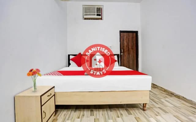 OYO Hotel Nirvan Near Jahangirpuri Metro Station - photo 4