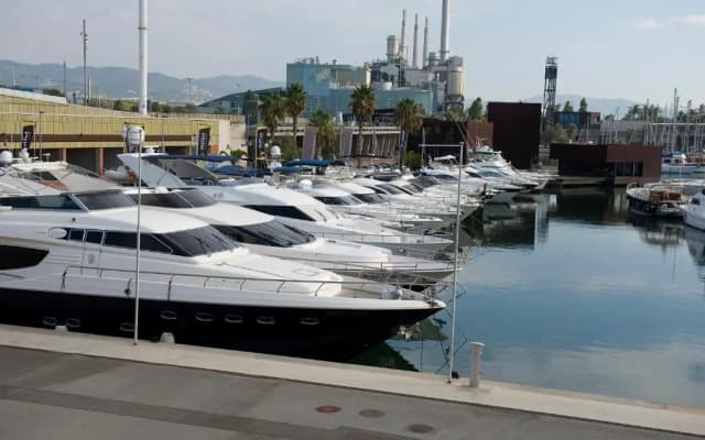 Boat Accommodations Barcelona - photo 4