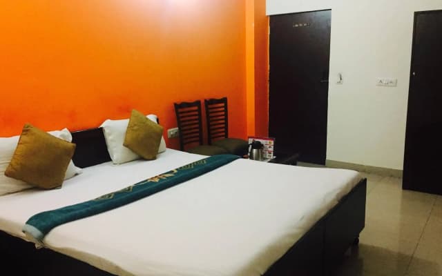 OYO 9148 Hotel Global Inn - photo 4