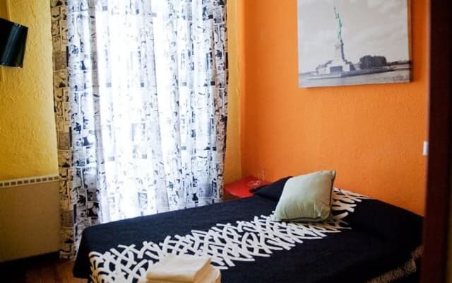 12 Rooms Hostal - photo 5