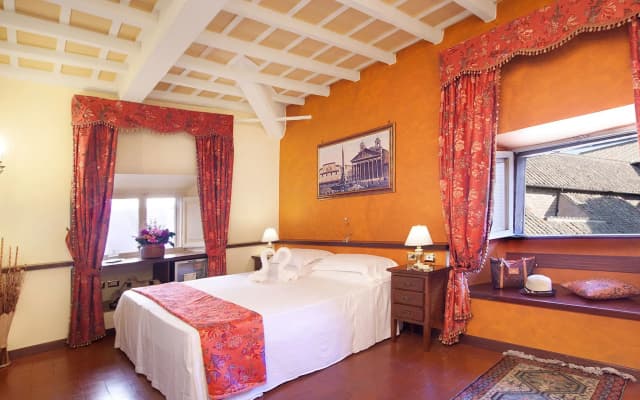 Pantheon Inn - photo 2