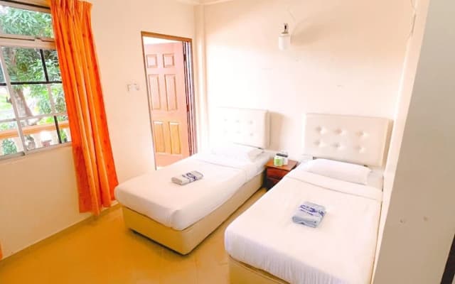 Amzar Motel Cenang - photo 2