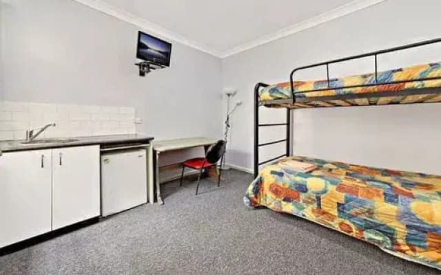 Sinclairs City Hostel - photo 4