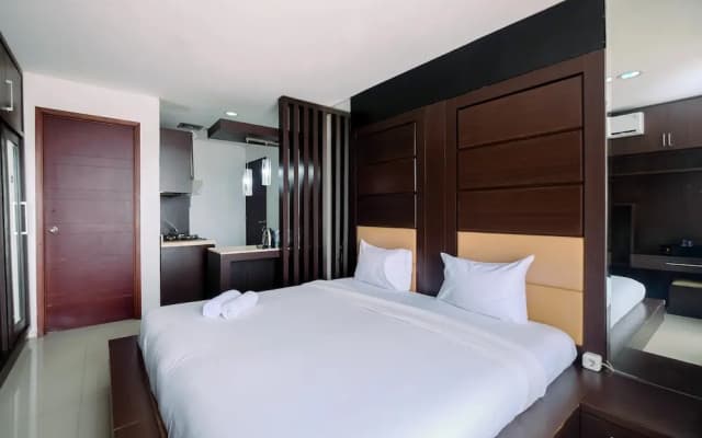 Comfort And Homey Studio Apartment At Mangga Dua Residence - photo 3