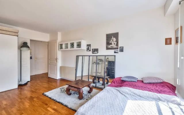 Nice 2 Room Apartment in Paris - photo 5