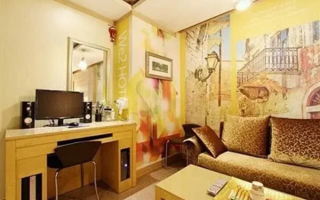 We2 Hotel - photo 3