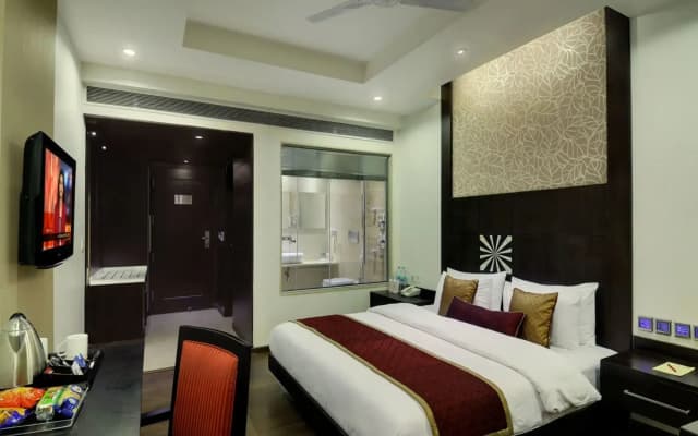 Hotel Godwin Deluxe - photo 4