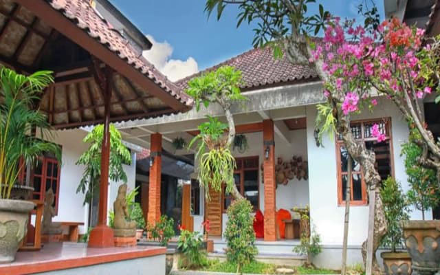 Halaman Depan Hostel - photo 4
